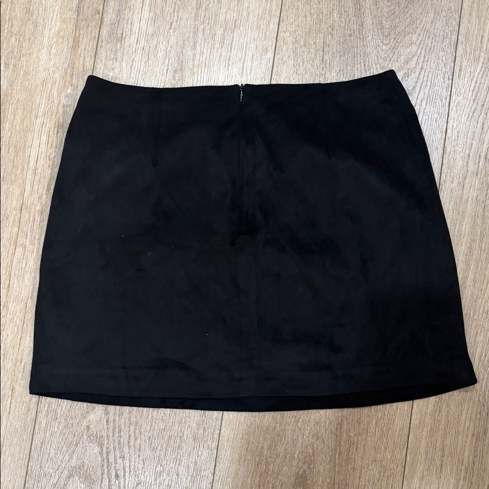 Forever 21 Black Mini Skirt with Multicolor Floral & Bird Embroidery - Picture 6 of 6